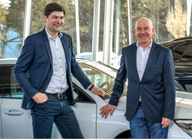 Die Geschäftsführer Carl Singer jun. und sen. Die Geschäftsführer Carl Singer jun. und sen.