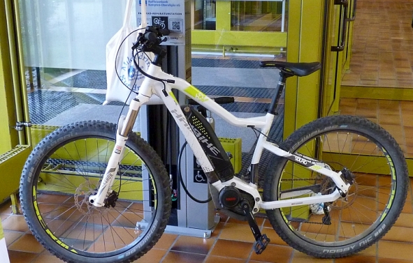 E-Bike vor Rad-Servicestation