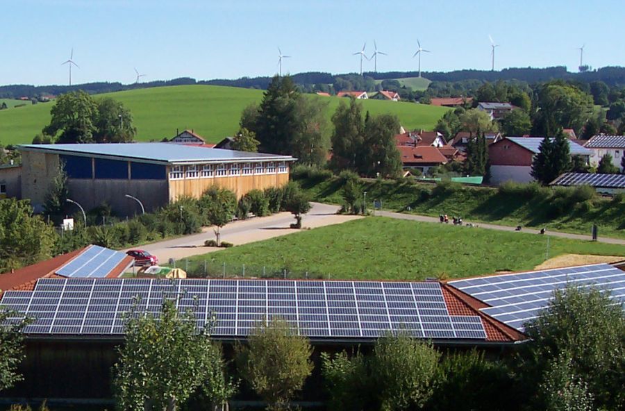 Solardach mit Windrädern