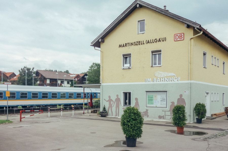 Bahnhofsgebäude in Martinszell: ein alter Bahnhof als neuer Treffpunkt 