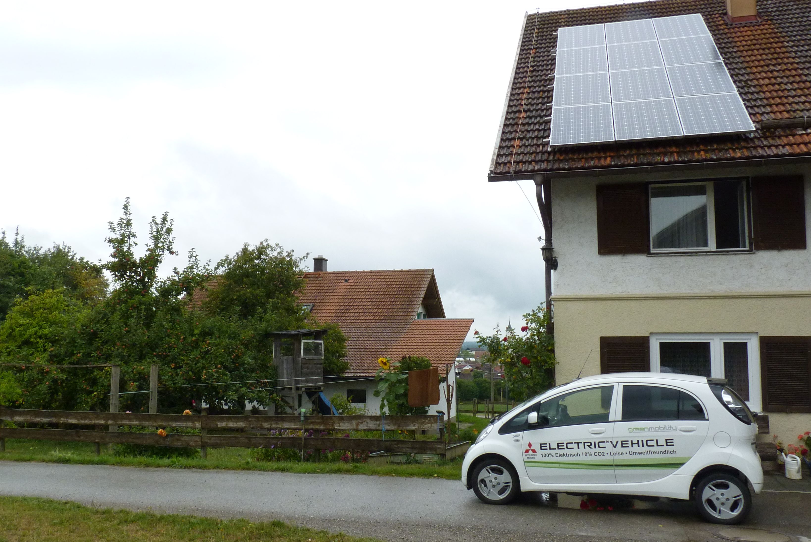 Solarzellen mit Elektroauto